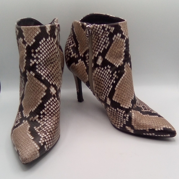 Nine West Gray Snakeskin Print Pointed Toe Ankle Boots 3" Heel - Picture 3 of 10